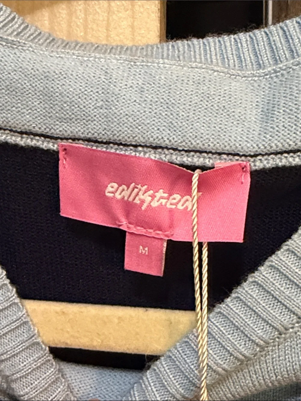 Edikted cropped neck